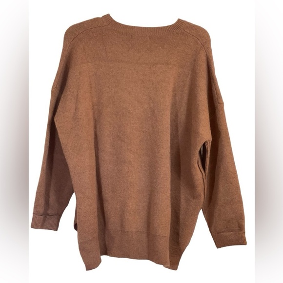 Taluluah oversized knit sweater. GUC Size large - Picture 4 of 7